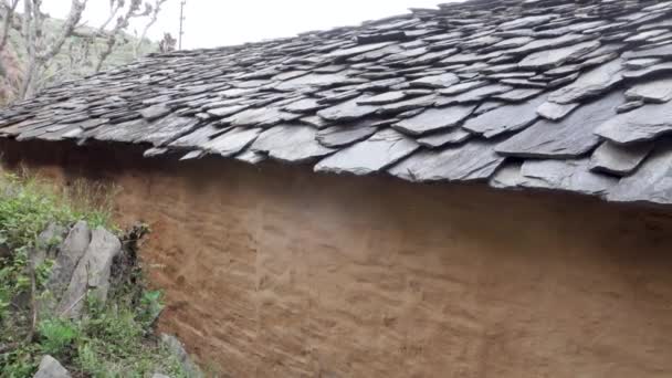 Ayrıntılı Görüş Hindistan Uttarakhand Şehrinde Kayalar Çamurdan Yapılmış Geleneksel Taş — Stok video