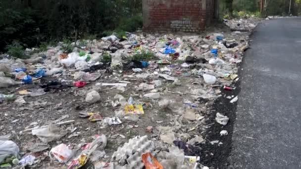Апреля 2022 Года Дехрай Индия Заброшенном Приюте Полном Мусора Пластиковых — стоковое видео