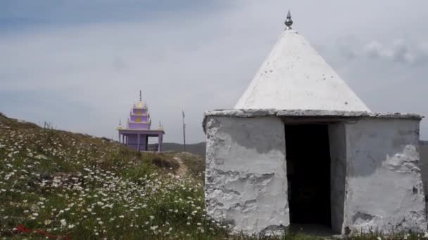 Ein Kleiner Tempel Auf Einem Hügel Diese Kleinen Kuppeltempel Sind — Stockvideo
