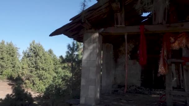 Extrañamente Resistido Antiguo Templo Hindú Prado Del Himalaya Uttarakhand India — Vídeo de stock