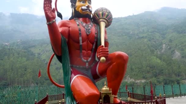 Giant Lord Hanuman Standbeeld Gracing Himachal Pradesh Heuvels India — Stockvideo