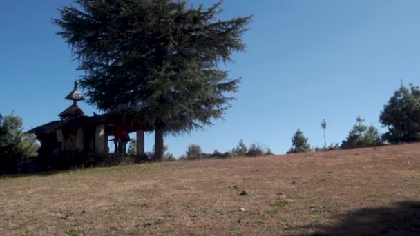 우타라칸드의 히말라야 초원에 이상하게 날씨가 신비로운 — 비디오