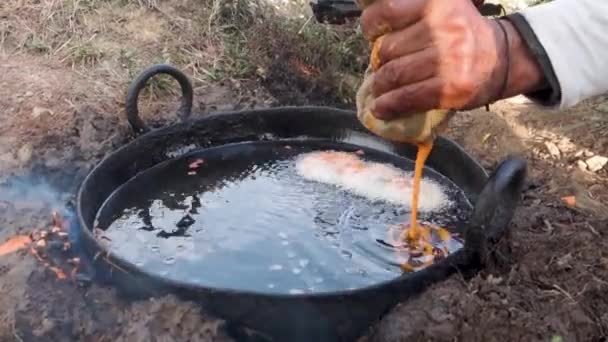 Cinematic Close Making Jalebis Indian Traditional Cuisine Traditional Way Iron — Stock Video