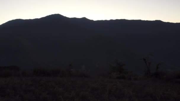 Nag Tibba Sonnenaufgangspanorama Silhouette Des Shivalik Gebirges Unteren Himalaya Uttarakhand — Stockvideo