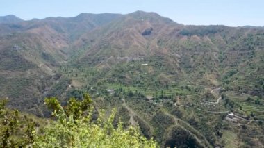 Bereketli Yeşil Himalaya Serenity: Tahri Garhwal kırsal bölgesi, Uttarakhand, Hindistan.