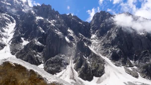 アッパーヒマラヤス ヒマハルプラデシュ インドのケナーカイラシュ山脈の氷河と湖 — ストック動画