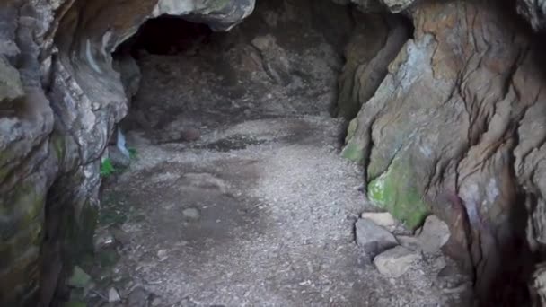 Κρυφό Σπήλαιο Μέσα Στα Ιμαλάια Βάθη Που Βρίσκεται Στο Uttarakhand — Αρχείο Βίντεο