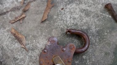 Anahtarlı, eski bir kilidin yakın çekimi. Hindistan