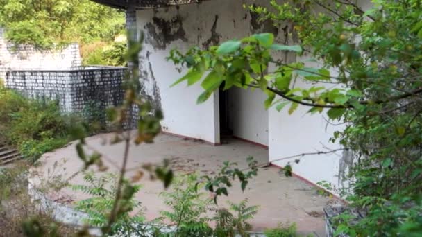 Апреля 2022 Года Уттаракханд Индия Пустые Остатки Дремлющего Здания Аудитории — стоковое видео