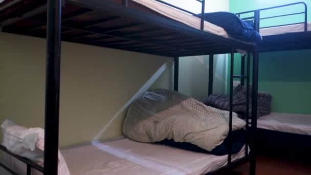 Solitudine Nel Dormitorio Letto Castello Vuoto Dehradun City Hostel Dormitorio — Video Stock