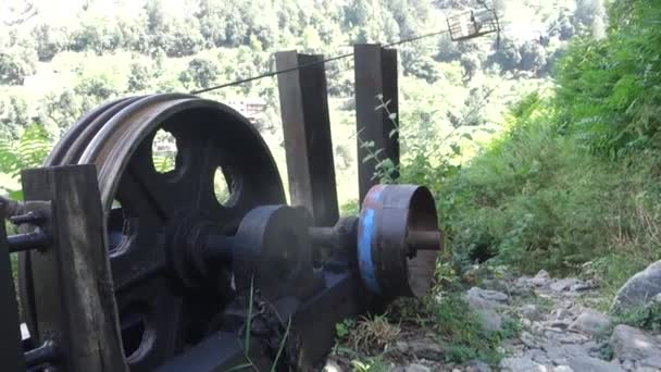 Kolejka Linowa Przewozu Towarów Przez Lasy Doliny Kinnaur Himachal Pradesh — Wideo stockowe