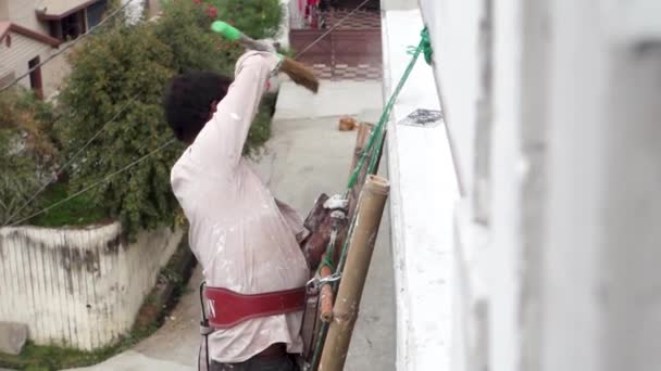 Δεκεμβρίου 2023 Dehradun Uttarakhand Ινδία Ειδικευμένος Εργαζόμενος Σκάλα Εκτελεί Συντήρηση — Αρχείο Βίντεο