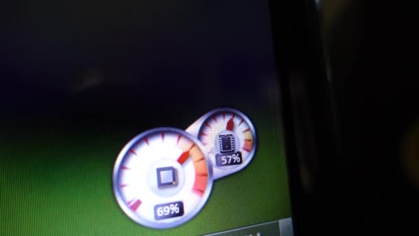 Bilah Tugas Desktop Menampilkan Waktu Tanggal Dan Baterai Dengan Rincian — Stok Video
