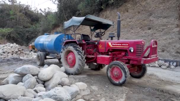 April 2Nd 2022 Dehradun Uttarakhand India Water Tank Carrying Tractor — Video Stock
