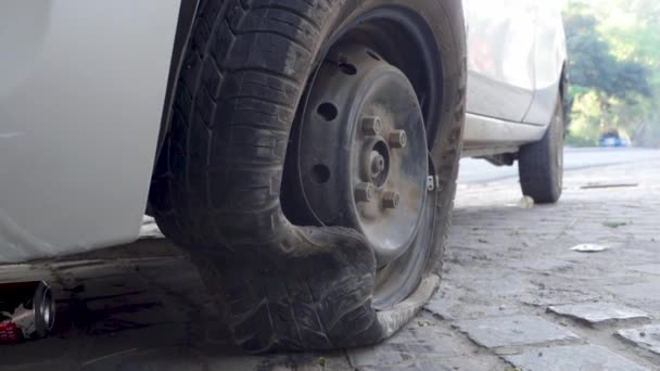 Car Tire Disaster Punctured Burst Rim Accident Uttarakhand India Stock — Stock Video