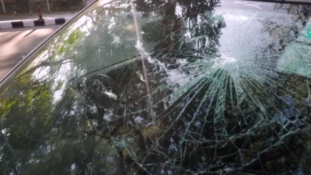 Juni 2022 Dehradun City Indien Autoscheibe Nach Kollision Zersplittert Platzregen — Stockvideo