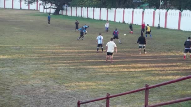 Octubre 2022 Uttarakhand India Hombres Aficionados Mediana Edad Jugando Fútbol — Vídeos de Stock