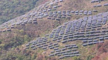 Mountain Solar Power Panelleri: Pauri Garhwal, Uttarakhand 'da Ekonomik Gelişim. Temiz ve sürdürülebilir enerji girişimi.