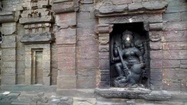 Lutego 2024 Uttarakhand Indie Rzeźba Mahisasuramardini Bogini Durga Slaying Mahishasura — Wideo stockowe