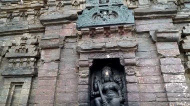 18 Şubat 2024, Uttarakhand Hindistan. Mahisasuramardini Heykeli: Tanrıça Durga Katliamı Mahishasura, Lakhamandal Tapınağı, Uttarakhand, Hindistan