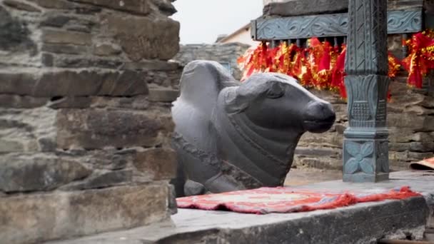 Feb 18Th 2024 Uttarakhand India Lakhamandal Temple Exterior Stone Nandi — Stock Video