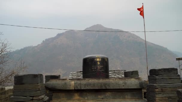 2024年2月18日 Uttarakhand India 大湿婆林加雕塑 喜马拉雅山脉拉卡曼达尔神庙背景 — 图库视频影像