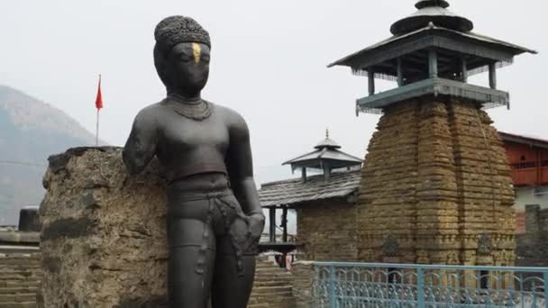 2024年2月18日 Uttarakhand Indi Lakhamandal Temple Dvarapala 印度Uttarakhand门的古代雕塑 — 图库视频影像