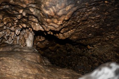 18 Şubat 2024, Uttarakhand Hindistan. Kutsal Huzur: Gupteshwar Mahadev Mağarası, Uttarakhand