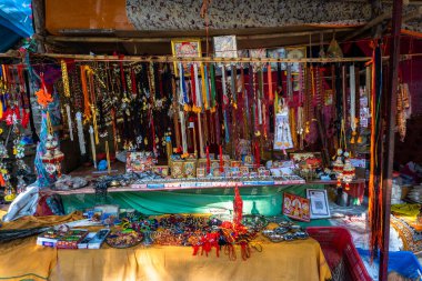 14 Şubat 2024, Uttarakhand Hindistan. Canlı Kırsal Hindistan: Yerel halk Festival Fuarına Katılıyor