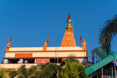 14 Şubat 2024, Uttarakhand Hindistan. Vibrant Hanuman Temple: Shri Sidhbali Baba Dham Mandir, Kotdwara, Uttarakhand, Hindistan