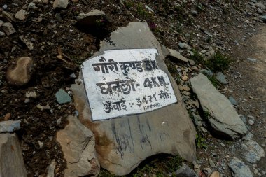 July25th2024, Himachal Pradesh, India. A stone marking the distance to 