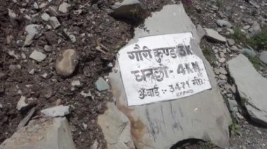 25 Temmuz 2024, Himachal Pradesh, Hindistan. Hindistan 'ın Himachal Pradesh kentindeki Kailash Manimahesh Yatra patikasında 