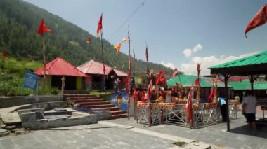 25 Temmuz 2024, Himachal Pradesh, Hindistan. Bharmour 'daki Brahmani Devi Tapınağı, Manimahesh Kailash haccının bir parçası..