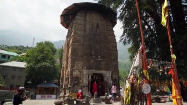 25 Temmuz 2024, Himachal Pradesh, Hindistan. Valabhi-Shikhara tarzı mimarisi olan Chaurasi Tapınağı kompleksi, Bharmour kasabası, Chamba ilçesinin merkezinde yer alan 84 türbeye ev sahipliği yapıyor.,