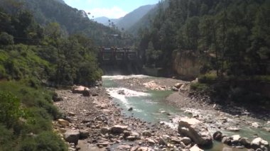 Kasım 33rd2024 Uttarakhand Hindistan. Maneri Barajı, Uttarkashi, Uttarakhand, Hindistan 'daki Bhagirathi Nehri üzerinde yer alan beton bir yerçekimi barajı..