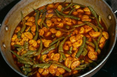 Hint evinde yapılan Amla (bektaşi üzümü) ve yeşil biber turşusu. Geleneksel bir dokunuş için sağlıklı, organik, yağlı turşu..