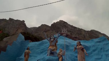 20 Mayıs 2025, Uttarakhand Hindistan. Gangotri Dham 'daki Lord Shiva ve ailesinin ilahi putları, kutsal Ganj' ın kökenini gösteren saygı duyulan bir Hindu tapınağı..
