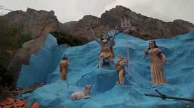20 Mayıs 2025, Uttarakhand Hindistan. Gangotri Dham 'daki Lord Shiva ve ailesinin ilahi putları, kutsal Ganj' ın kökenini gösteren saygı duyulan bir Hindu tapınağı..