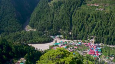 Harsil 'in Karlı Majestic Boynuzu, Harsil Vadisi, Uttarkashi' de hayvan boynuzlarını andıran ikiz zirveler, 4,800 m & 5,300 m 'ye yükseliyor. Uttarkashi. Hindistan