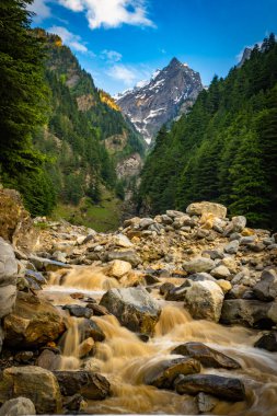 Harsil Vadisi, Uttarkashi 'de ana Ganga kaynağı olan Bhagirathi' ye akan bir buzul nehri bulunan ikiz tepeler. Hindistan