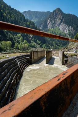 Uttarkashi, Hindistan 'da Bhagirathi Nehri üzerinde 600 MW' lık bir hidroelektrik santrali projesi durduruldu..