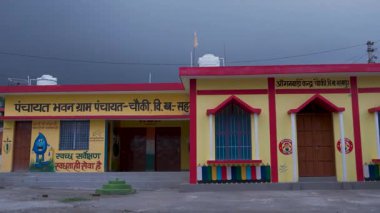 1 Temmuz 2025, Dehradun Şehri Uttarakhand Hindistan. Hükümet Gram Panchayat ve Anganwadi binaları Dehradun, Uttarakhand kırsal kesimlerine hizmet veriyor