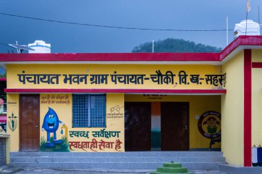 1 Temmuz 2025, Dehradun Şehri Uttarakhand Hindistan. Hükümet Gram Panchayat ve Anganwadi binaları Dehradun, Uttarakhand kırsal kesimlerine hizmet veriyor