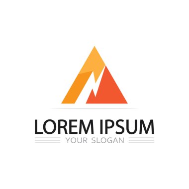 Başlangıç teknolojisi markalaşması için soyut tasarımı olan kademeli üçgen logo vektörü