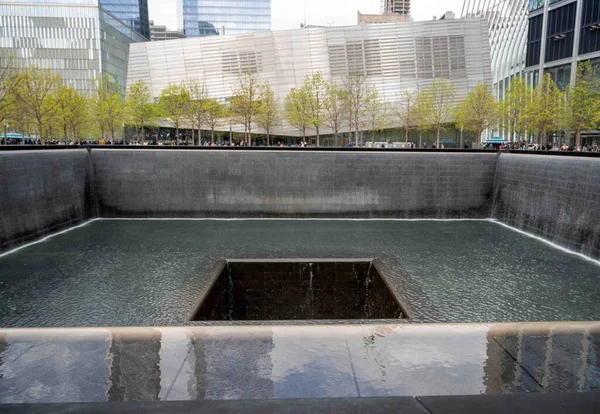 Płynąca Woda Pomnika World Trade Center Nowym Jorku Wzniesiona Pamięci — Zdjęcie stockowe