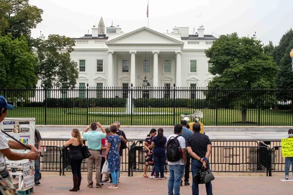 Washington Usa People Gather Front Barricades Fences White House Editorial — Stock Photo, Image