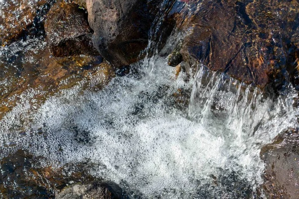 Hermoso Arroyo Pensilvania Con Rocas Coloridas Agua Burbujeante Fluida Limpia — Foto de Stock