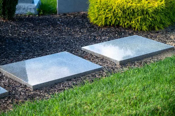 Estrenar Piedras Sepulcrales Granito Brillante Lado Lado Cementerio Bien Cuidado Fotos de stock libres de derechos
