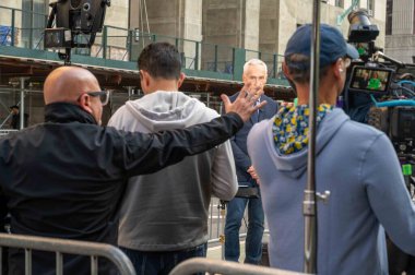 New York, New York, ABD 05-13-2024 Haberleri Donald Trump sus payı duruşması 100 Center Street Manhattan 'daki adliye binasının önünde. Univision 'dan Jorge Ramos takımından geri sayıma başlıyor. Sadece editör kullanımı.