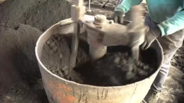 Döküm toprağı alüminyum döküm için hazırlanıyor